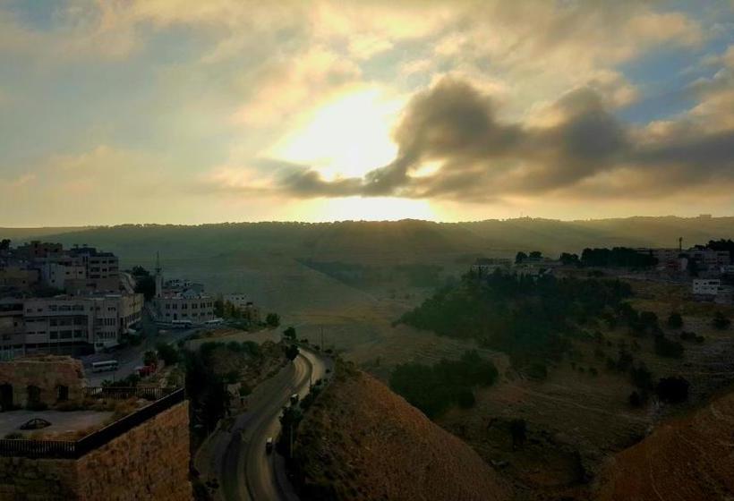 پانسیون Karak House