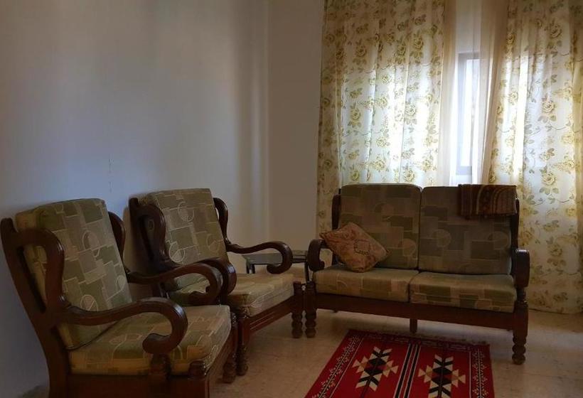 پانسیون Karak House