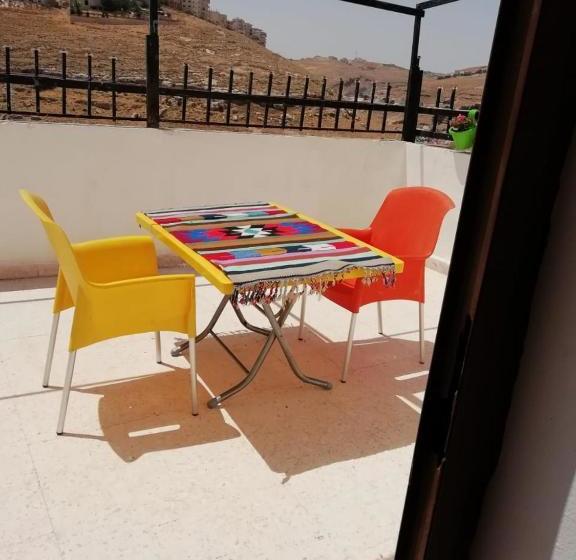 پانسیون Karak House