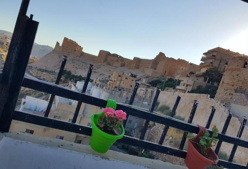 پانسیون Karak House