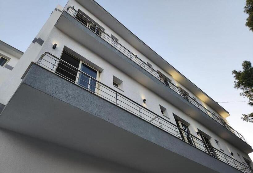 ペンション Sea Front Villa