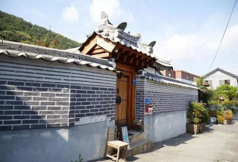 Majatalo Bonghwangjae Hanok Guesthouse
