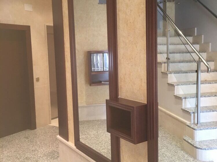 پانسیون Hostal Consejo De Aranda