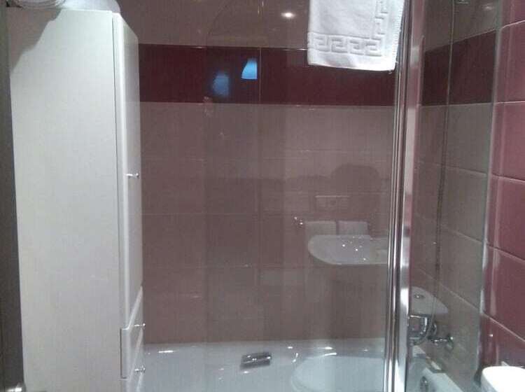 پانسیون Hostal Consejo De Aranda