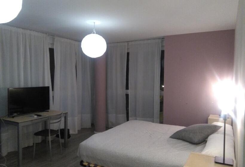 پانسیون Hostal Consejo De Aranda