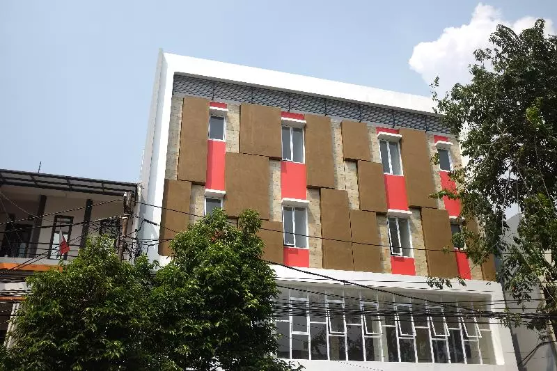 ペンション Reddoorz Plus Near Mall Ciputra Jakarta