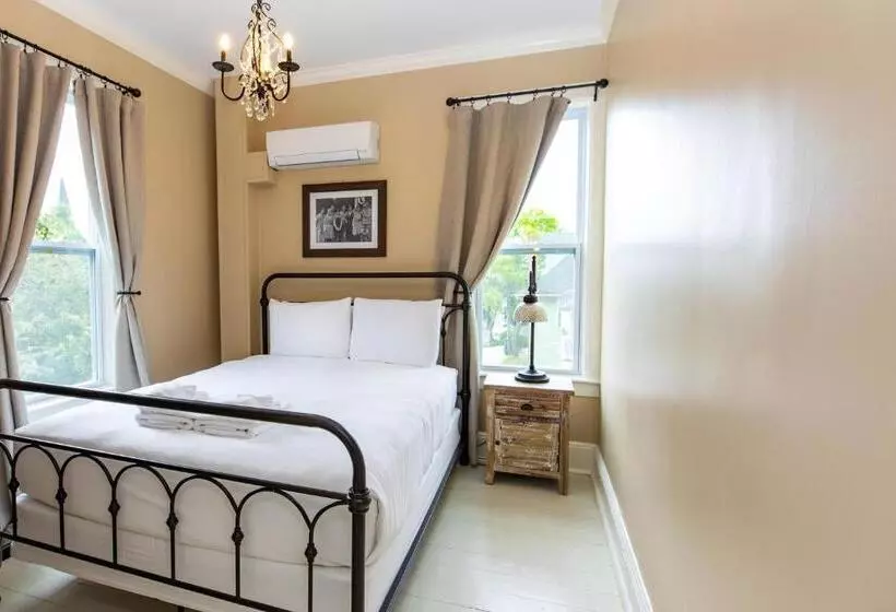 Pine Cottage Bed & Breakfast