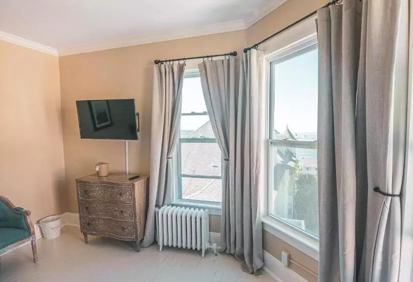 Pine Cottage Bed & Breakfast