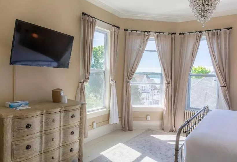 Pine Cottage Bed & Breakfast