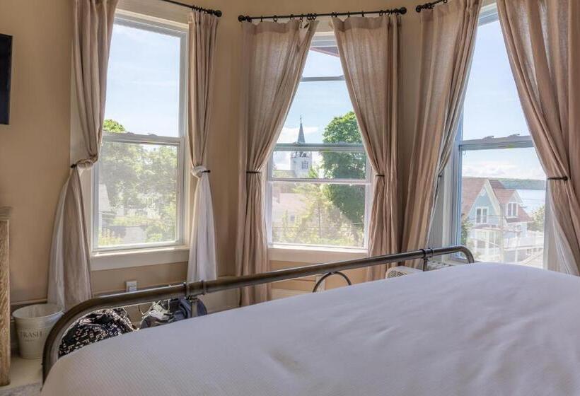 Pine Cottage Bed & Breakfast