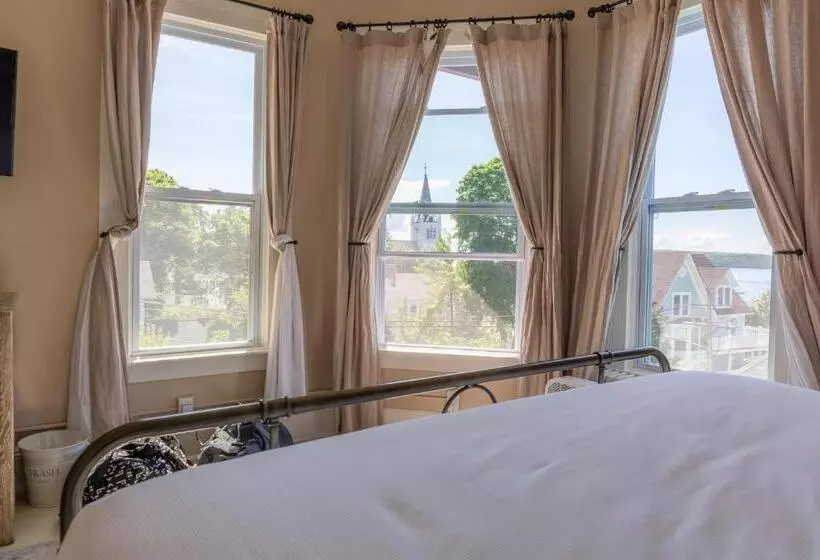 Pine Cottage Bed & Breakfast