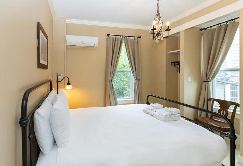 Pine Cottage Bed & Breakfast