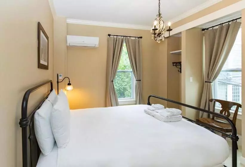 Pine Cottage Bed & Breakfast