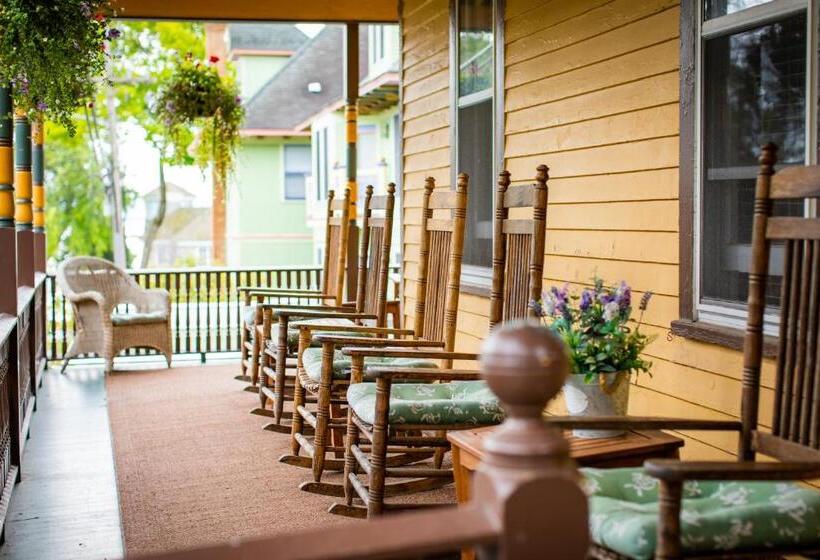 Pine Cottage Bed & Breakfast