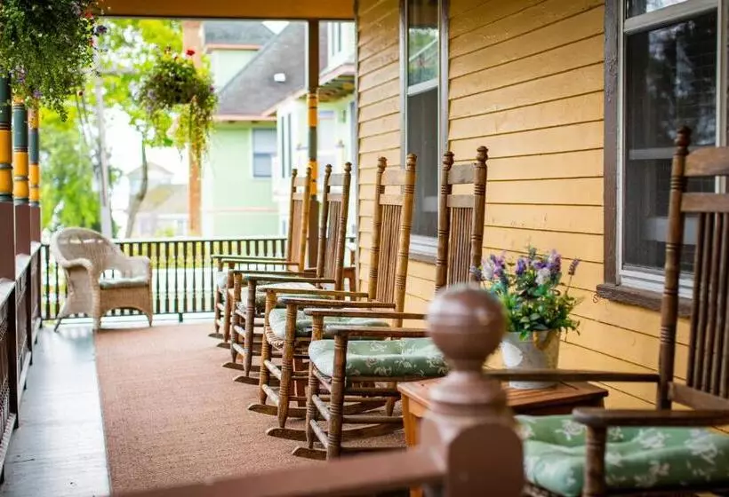 Pine Cottage Bed & Breakfast