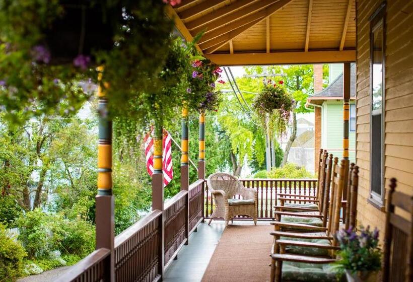 Pine Cottage Bed & Breakfast