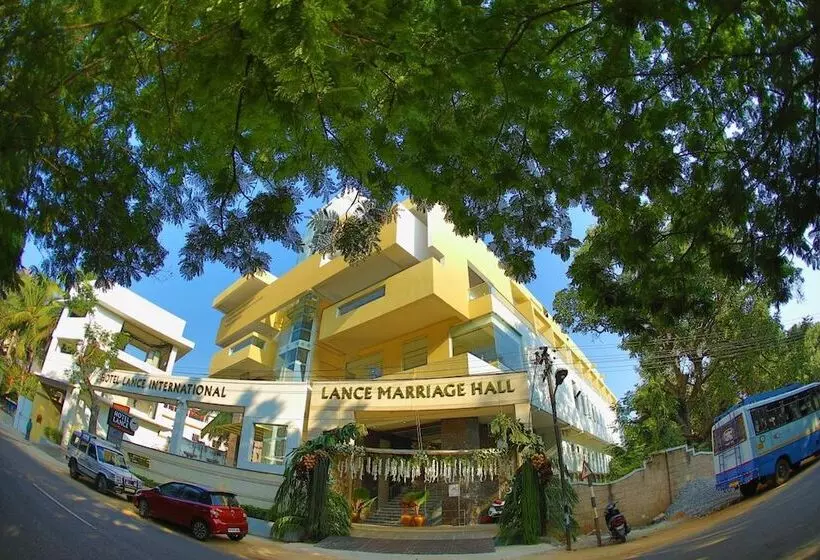 Hotelli Lance International