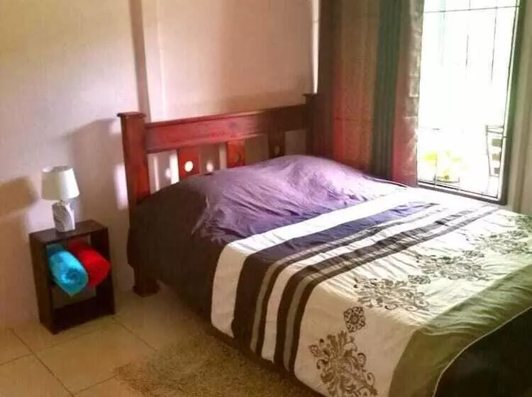 ペンション Bamboo House La Fortuna