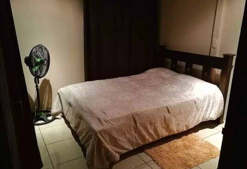 ペンション Bamboo House La Fortuna