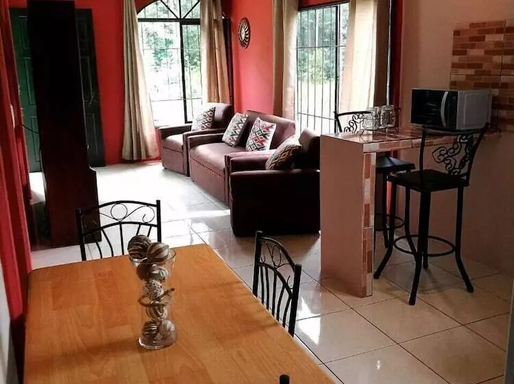 ペンション Bamboo House La Fortuna