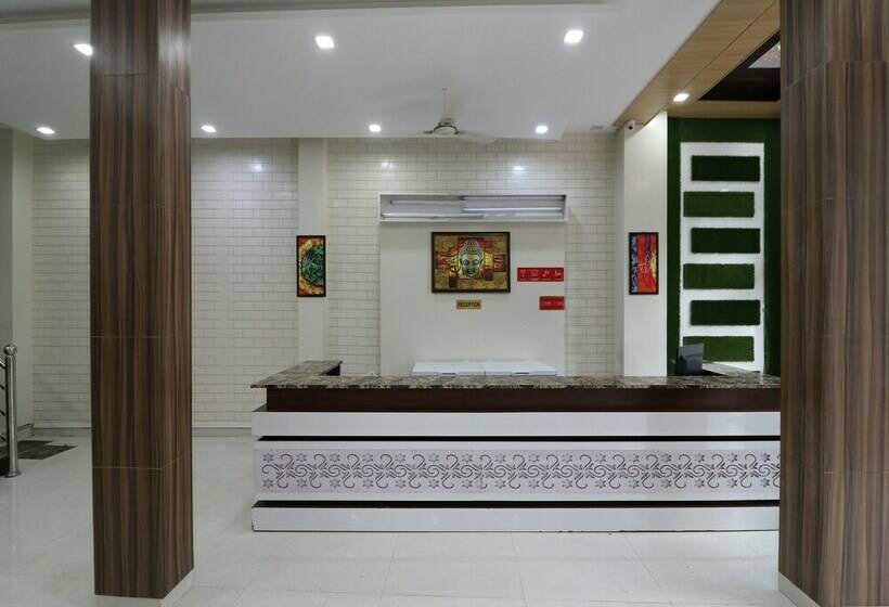 Hotel Capital O 13722  Walnut Inn