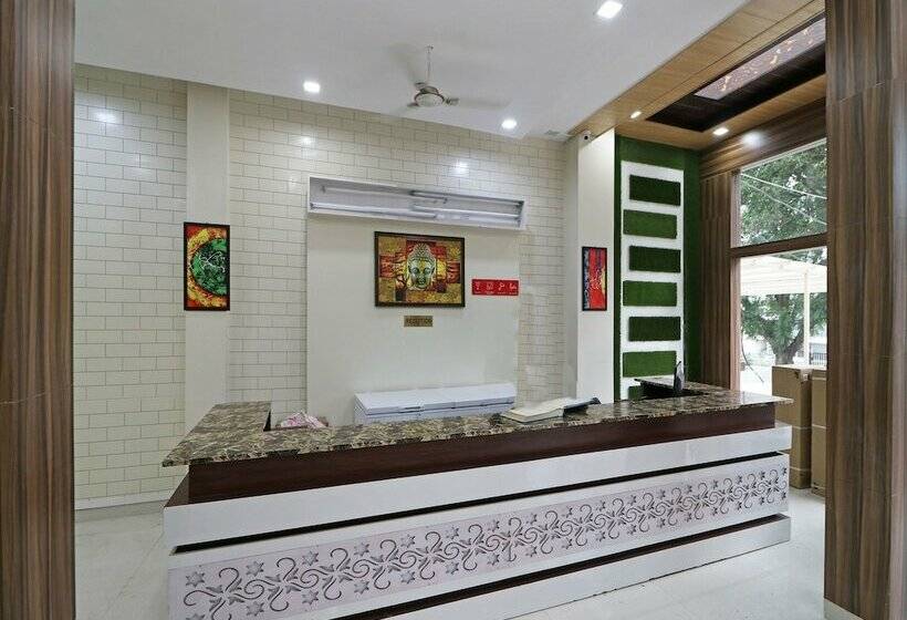 Hotel Capital O 13722  Walnut Inn