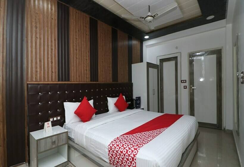 Hotel Capital O 13722  Walnut Inn