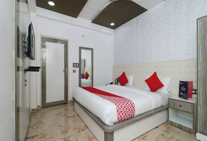 Hotel Capital O 13722  Walnut Inn