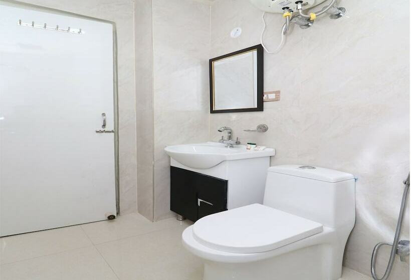 Hotel Capital O 13722  Walnut Inn