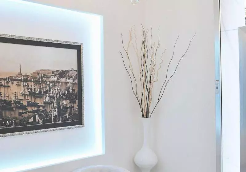 هتل Hnn Luxury Suites