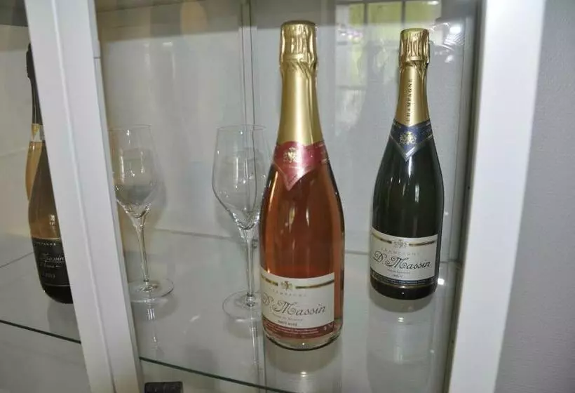 ホテル Les Tonnelles