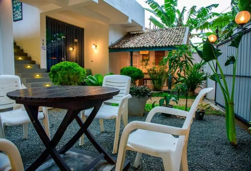 ペンション Doors Guesthouse & Cafe
