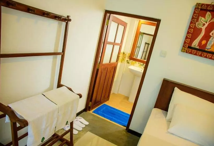 ペンション Doors Guesthouse & Cafe