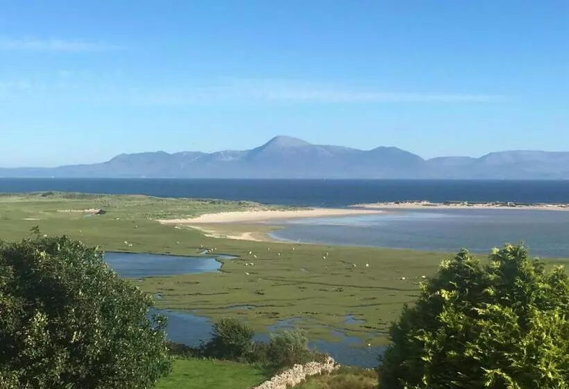 Aamiaismajoitus (B&B) Mcloughlins Of Mulranny