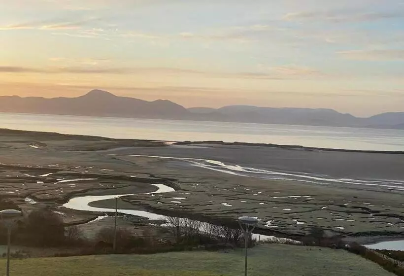 Aamiaismajoitus (B&B) Mcloughlins Of Mulranny