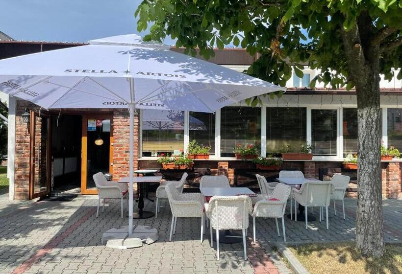 פנסיון Nueva Park