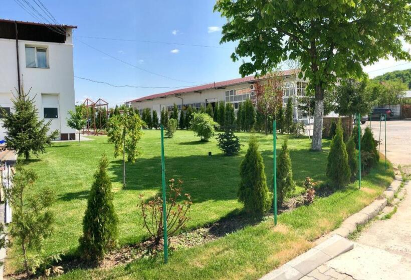 פנסיון Nueva Park