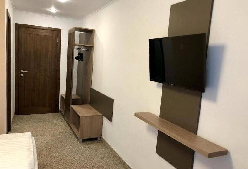 פנסיון Nueva Park