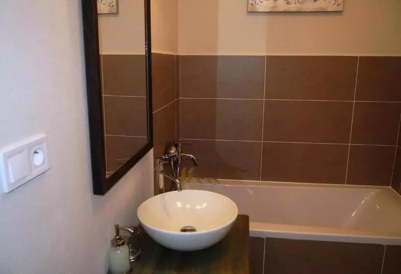 Majatalo Penzion V Peřině