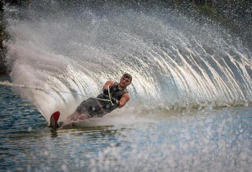 ペンション Broadwater River Estate