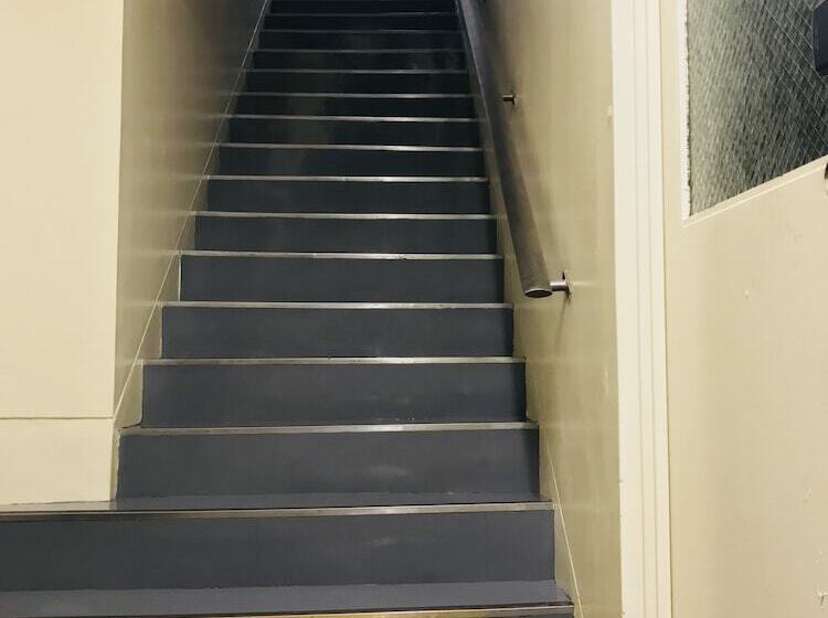 ペンション One Hostel Himeji