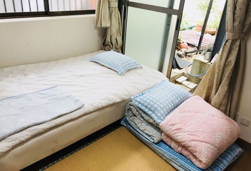 ペンション One Hostel Himeji