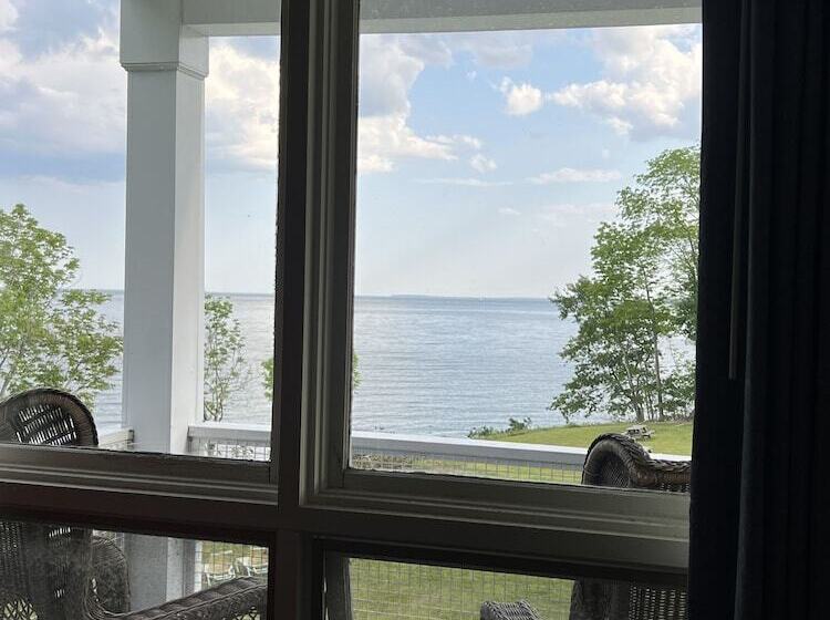 فندق صغير High Tide Inn On The Ocean, Motel And Cottages