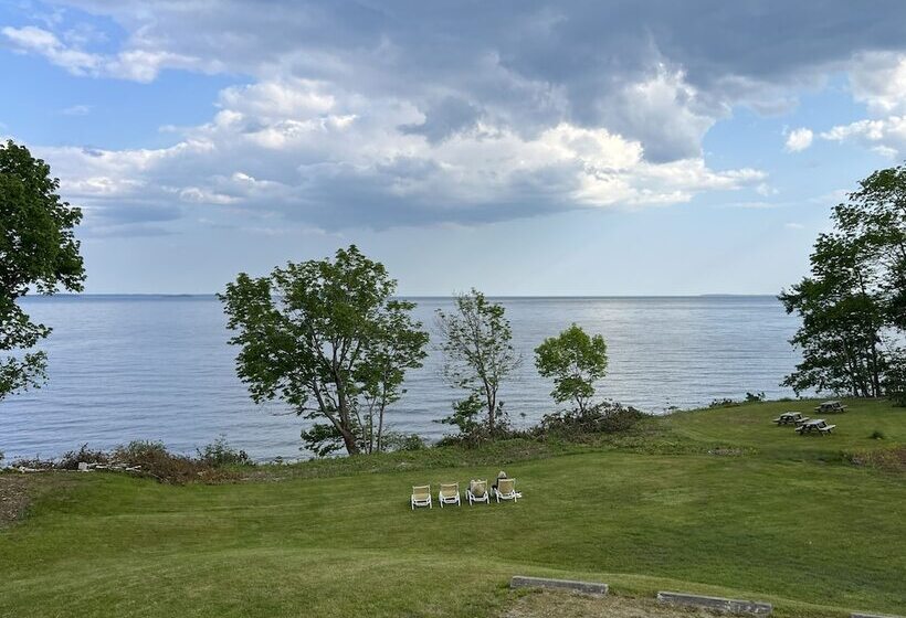 فندق صغير High Tide Inn On The Ocean, Motel And Cottages
