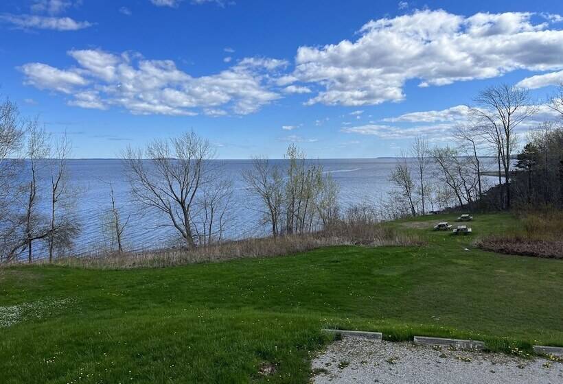 فندق صغير High Tide Inn On The Ocean, Motel And Cottages