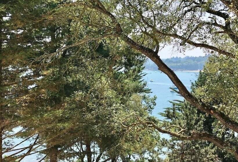 Отель Le Nessay