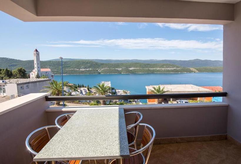 پانسیون Villa Suzana