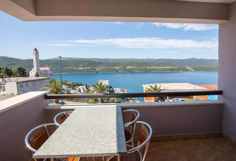 پانسیون Villa Suzana