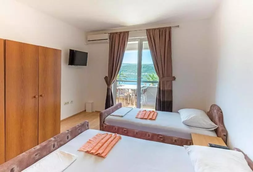 پانسیون Villa Suzana