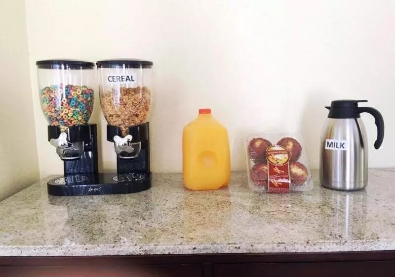 Hotelli Europa Inn & Suites